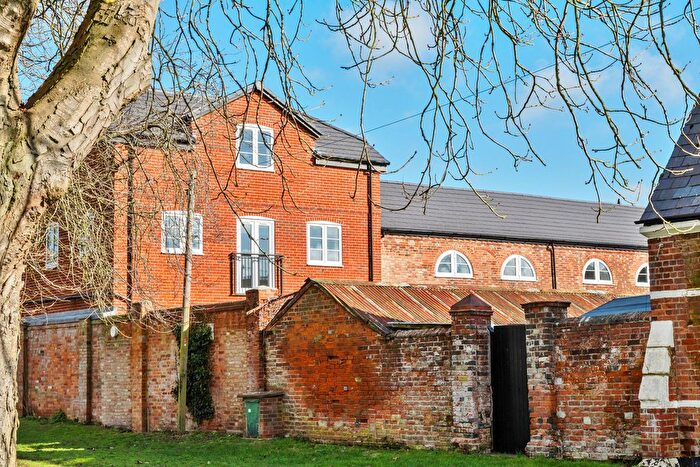 2 Bedroom Flat For Sale In Brewhouse Yard, Wallingford, OX10