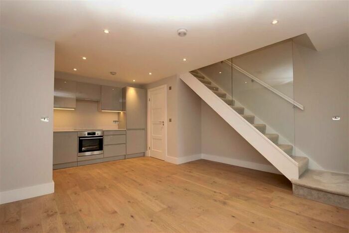 1 Bedroom Property To Rent In Trinder Mews, Teddington, TW11