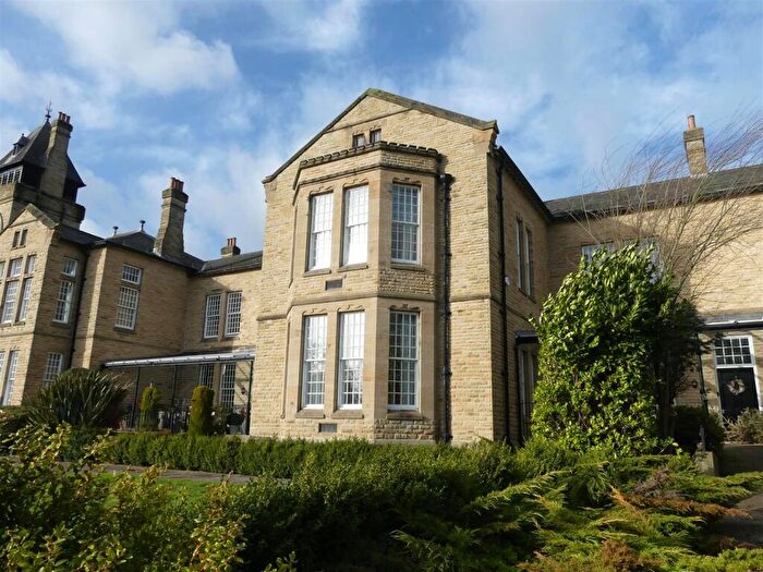 3 Bedroom Town House To Rent In Aysgarth Court, Clifford Drive, Menston, LS29