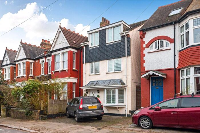 4 Bedroom Detached House For Sale In Meadowcroft Road, Palmers Green, London, N13