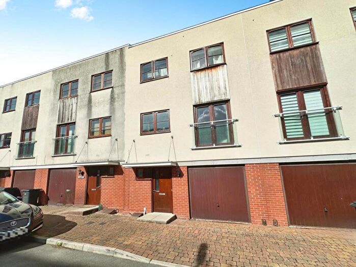 3 Bedroom Terraced House For Sale In Northbrook Crescent, Basingstoke, Hampshire, RG24