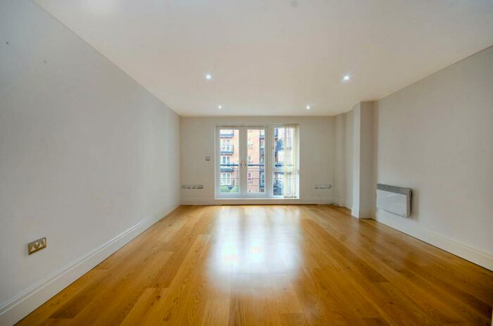 2 Bedroom Flat To Rent In Royal Quarter, Kingston, Kingston Upon Thames, KT2