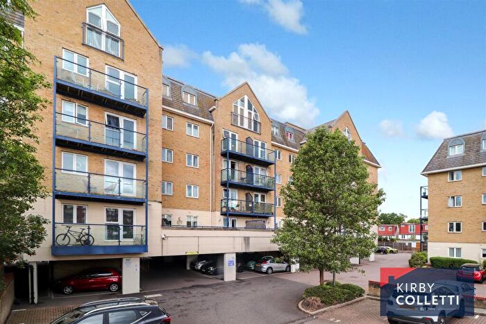 2 Bedroom Flat For Sale In Taverners Way, Hoddesdon, EN11