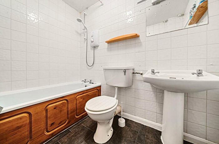 2 Bedroom Apartment To Rent In Dawsmere Close, Camberley, GU15