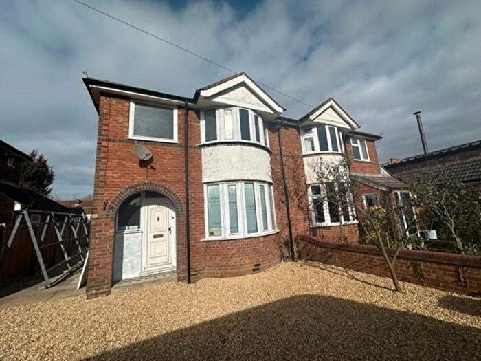 3 Bedroom Semi-Detached House To Rent In Irwin Road, Bedford, MK40