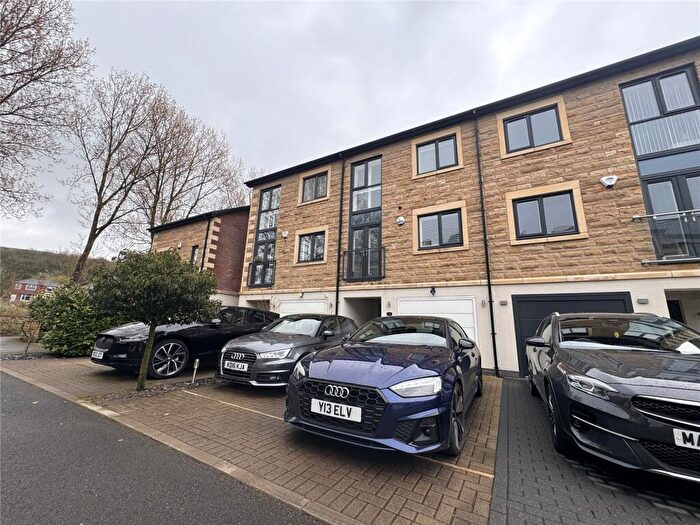 3 Bedroom Terraced House To Rent In Bakestones Avenue, Delph, Oldham, Greater Manchester, OL3