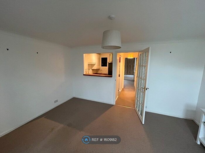 1 Bedroom Maisonette To Rent In Elgin House, Hitchin, SG4
