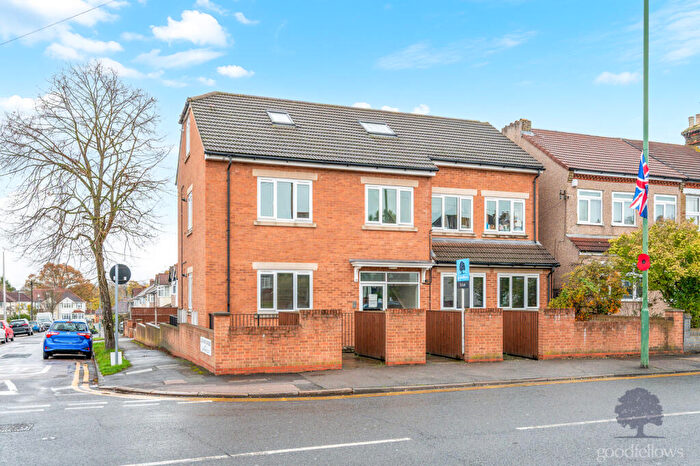 2 Bedroom Apartment To Rent In Sutton Common Road, Sutton, Surrey, SM3