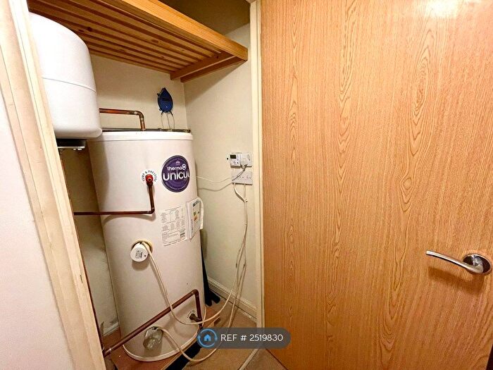 3 Bedroom Flat To Rent In Kennet Street, Reading, RG1