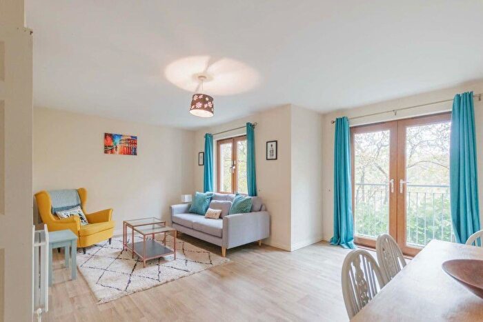 2 Bedroom Flat To Rent In L Northcote Street, Edinburgh, EH11