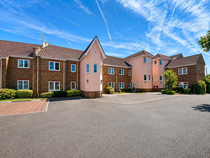 2 Bedroom Apartment For Sale In Clayswell Court, Hockley, SS5