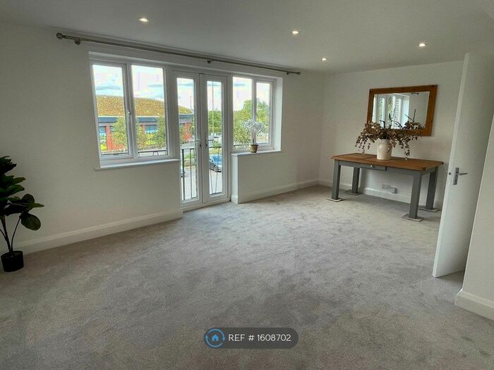 3 Bedroom Maisonette To Rent In Kingpost Parade, Guildford, GU1