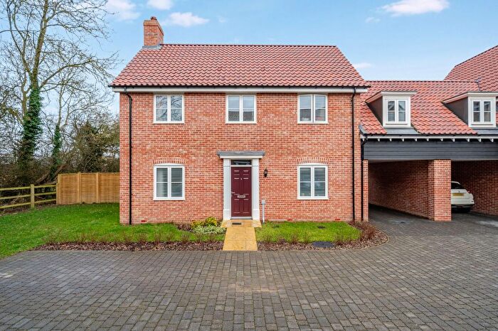 4 Bedroom Link Detached House For Sale In Strictland Drive, Swanton Morley, Dereham, NR20