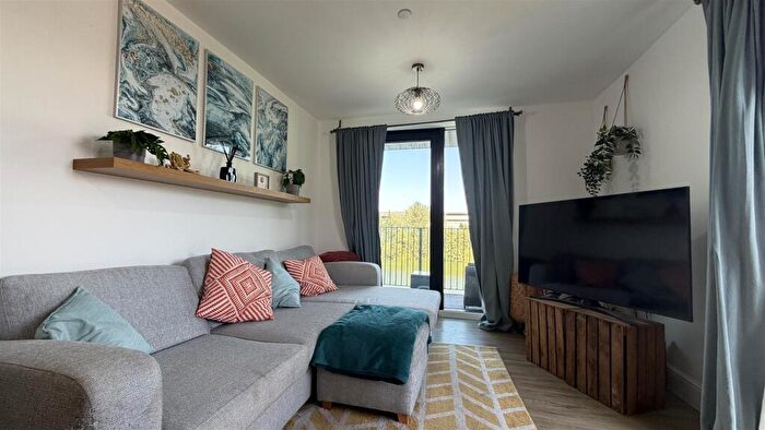 2 Bedroom Flat For Sale In Schooner Drive, Cardiff, CF10