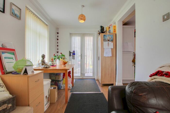 3 Bedroom End Of Terrace House For Sale In Long Lynderswood, Basildon, SS15