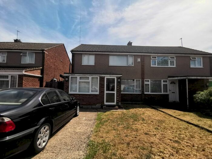 3 Bedroom Semi-Detached House To Rent In Ormesby Way, Bedford, MK40