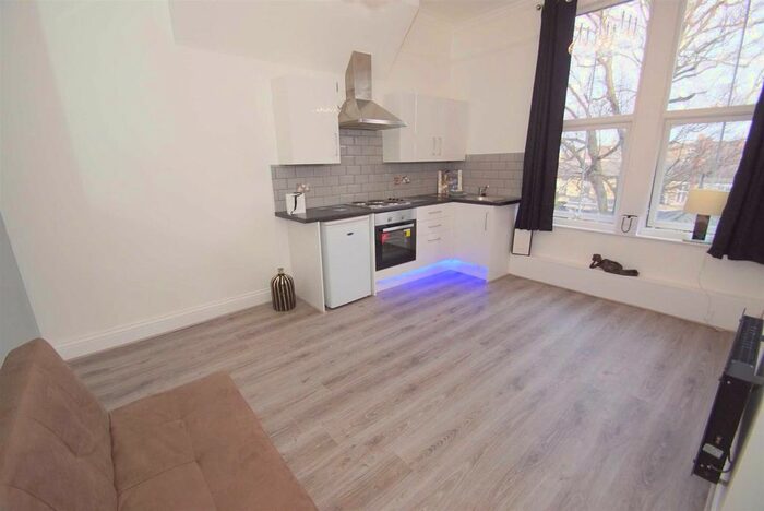 Studio To Rent In Westhill Terrace, Leeds, LS7