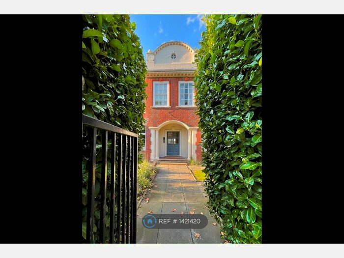 3 Bedroom Flat To Rent In Fernhill Place, London, SW15