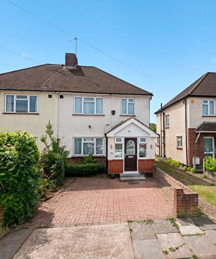 3 Bedroom Semi-Detached House For Sale In Kingsbridge Road, Norwood Green, UB2
