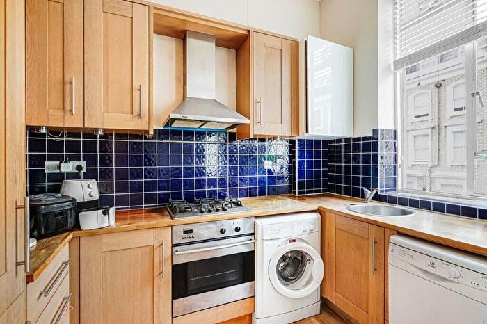 2 Bedroom Flat To Rent In Ifield Road, Earls Court, London, SW10