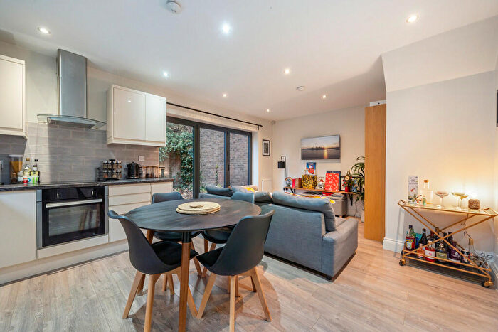 2 Bedroom Terraced House To Rent In Stroud Green Road, N4