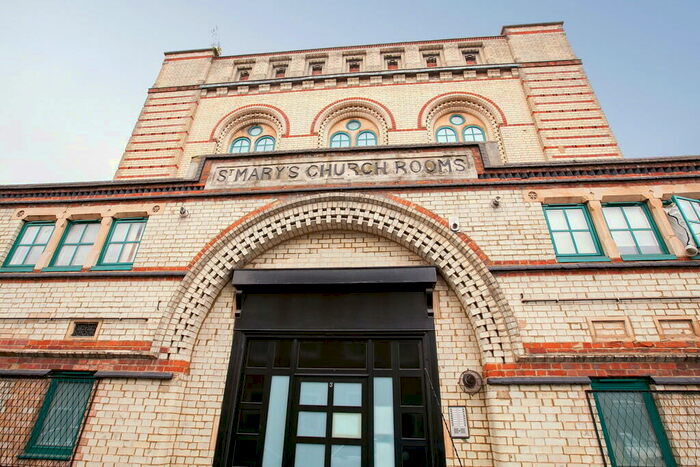 2 Bedroom Apartment To Rent In Defoe Road, London, N16