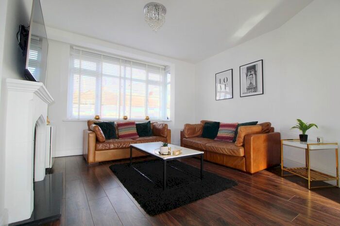 4 Bedroom End Of Terrace House To Rent In Pitfold Road, Lee, SE12