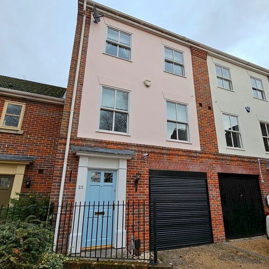 4 Bedroom Town House To Rent In Old Library Mews, Norwich, NR1