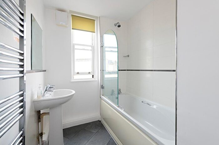 1 Bedroom Flat To Rent In Saint James's Parade, Bath, BA1