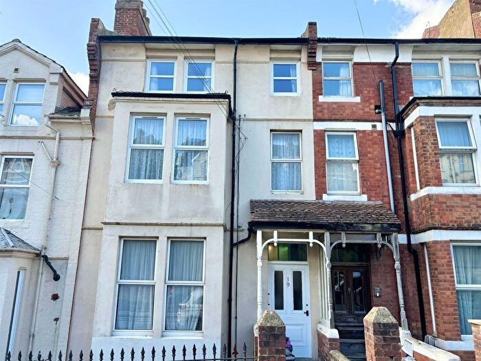 2 Bedroom Flat For Sale In Nelson Road, Hastings, TN34