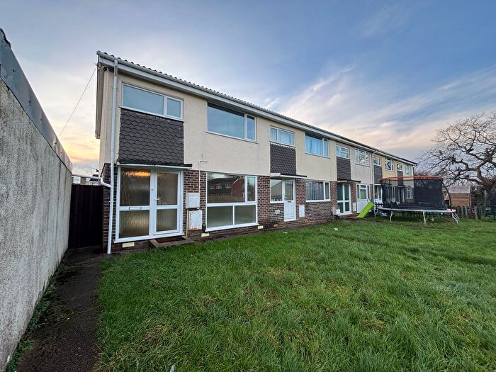 3 Bedroom Property To Rent In Glenfall, Bristol, BS37