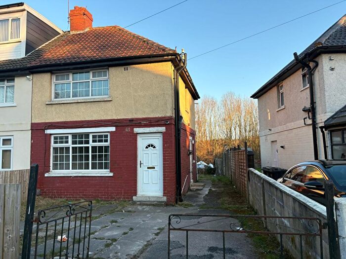 3 Bedroom Semi-Detached House To Rent In Walden Drive, Bradford, West Yorkshire, BD9