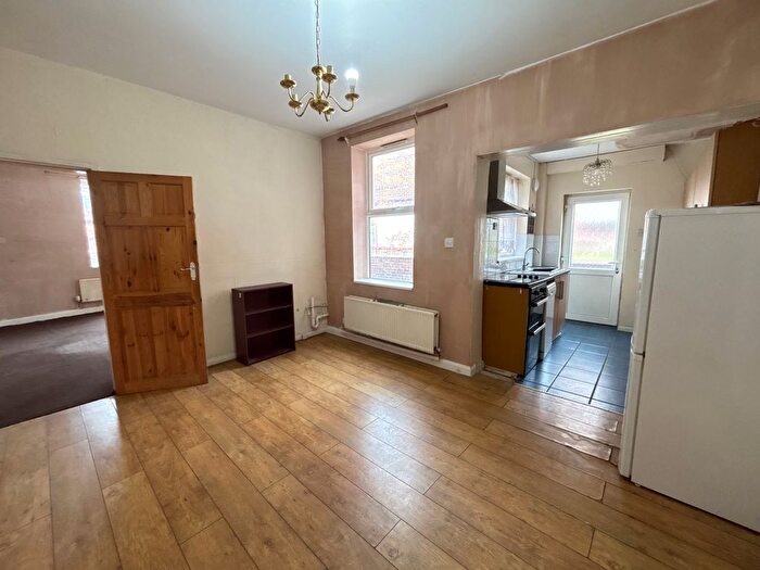 5 Bedroom End Of Terrace House To Rent In Ferham Rd, Rotherham, S61
