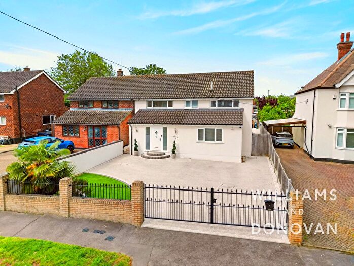 4 Bedroom Semi-Detached House For Sale In High Road, South Benfleet, SS7