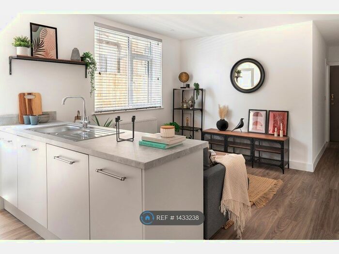 2 Bedroom Flat To Rent In Roath, Cardiff, CF24