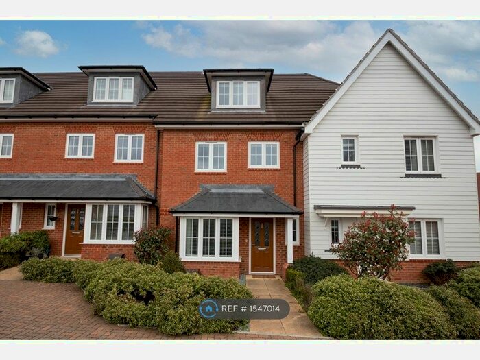 4 Bedroom Terraced House To Rent In Lakeland Avenue, Bersted Park, Bognor Regis, PO21