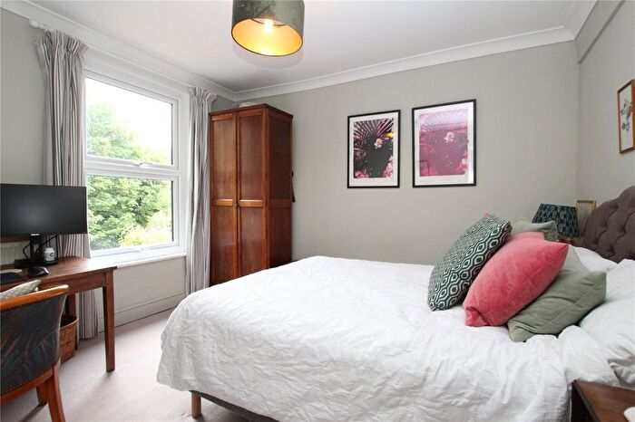 3 Bedroom Terraced House For Sale In Bramblebury Road, London, SE18