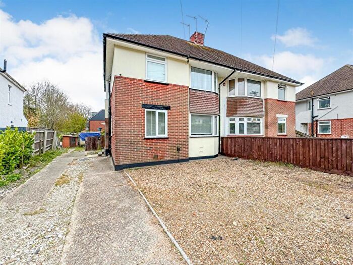 2 Bedroom Flat For Sale In Wharfdale Road, Poole, BH12