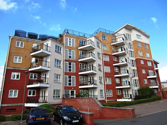2 Bedroom Flat To Rent In The Gateway, Watford, WD18