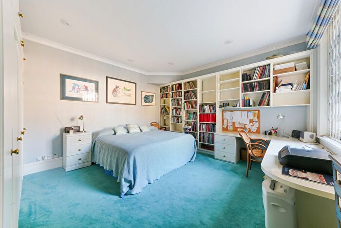3 Bedroom Flat To Rent In The Orchard, W4