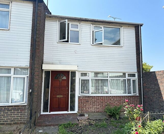 3 Bedroom End Of Terrace House For Sale In Carmarthen Close, Farnborough, GU14