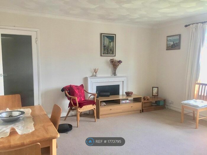 2 Bedroom Flat To Rent In Lynden Hyrst, East Croydon, CR0