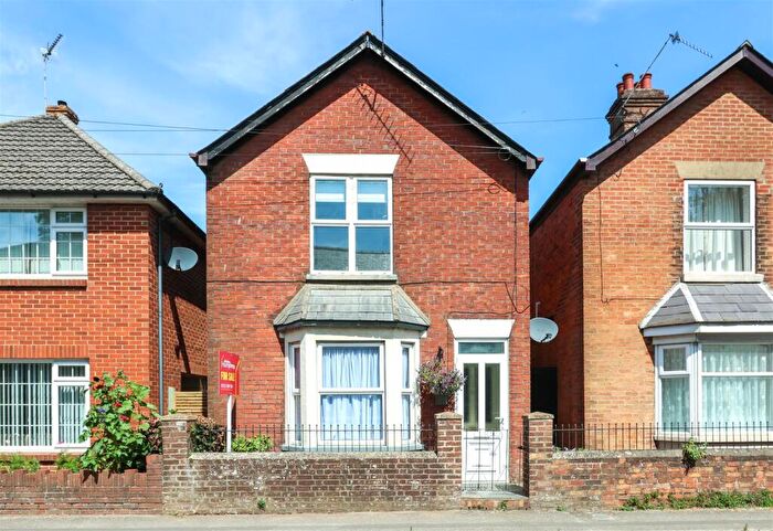 3 Bedroom Detached House For Sale In Julians Road, Wimborne, BH21