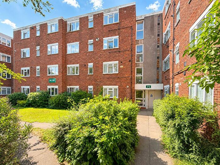 2 Bedroom Flat To Rent In The Firs, Alexandra Road, Hounslow, TW3
