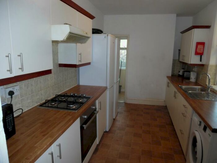 6 Bedroom Terraced House To Rent In Semilong Road, NN2