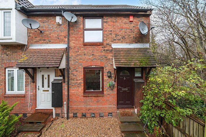 2 Bedroom End Of Terrace House For Sale In Reveley Square, London, SE16