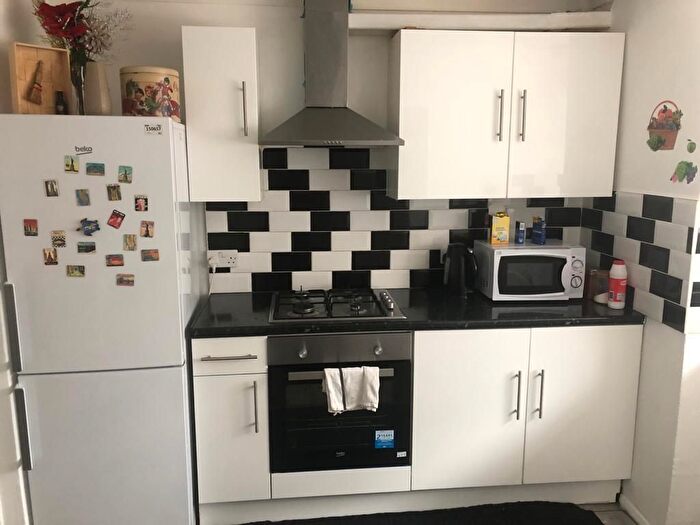 3 Bedroom Flat To Rent In Cliff Walk, London, E16