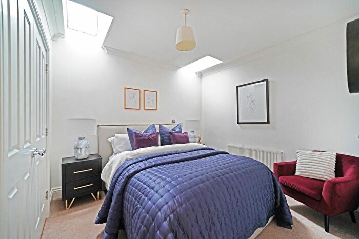 2 Bedroom Apartment For Sale In Station Road, Dorridge, B93
