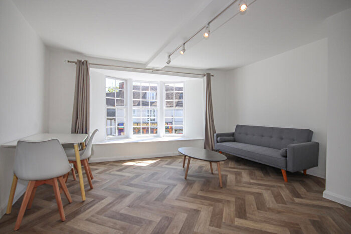 1 Bedroom Flat To Rent In High Street, Milton Regis, Sittingbourne, ME10