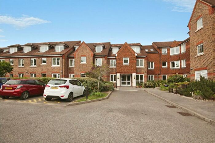 2 Bedroom Apartment For Sale In Linters Court, Redhill, RH1